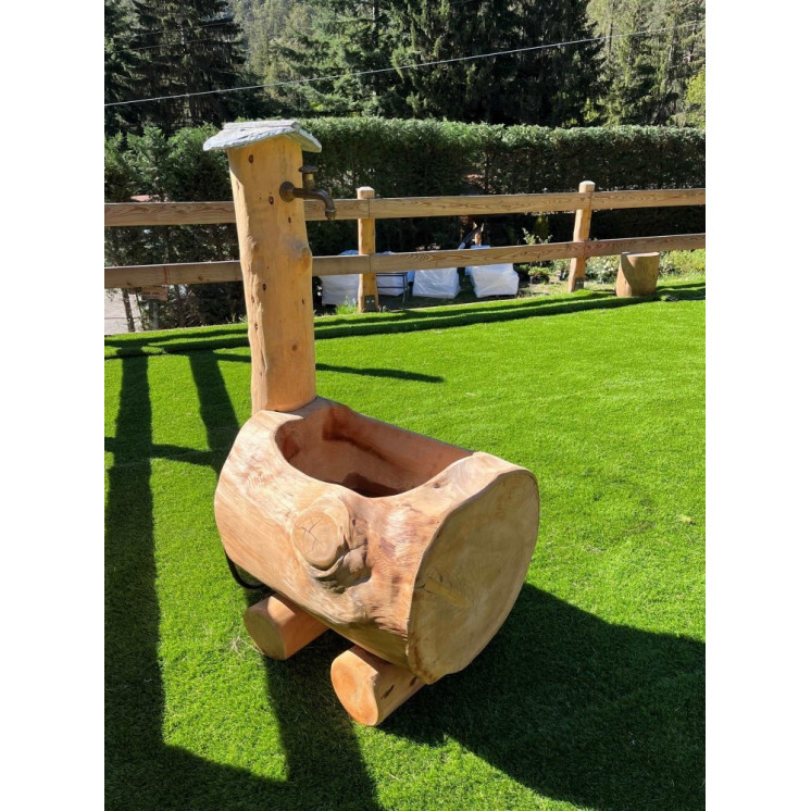 Fontane Rustiche in Legno | Crea un'Oasi nel Tuo Giardino | Maison-Cugnod